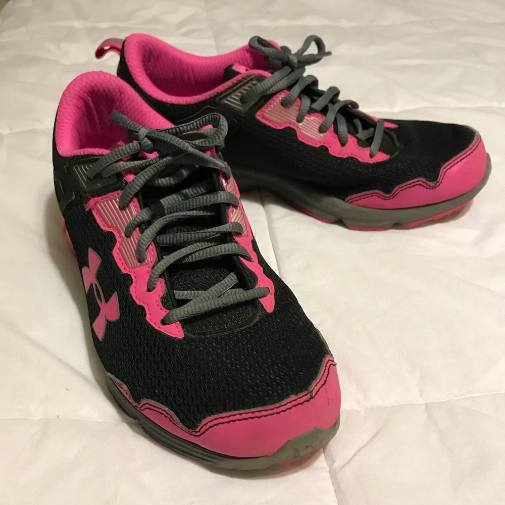Underarmour athletic shoes